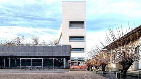 nuova torre alla collezione prada|Inaugura la nuova Torre di Fondazione Prada a Milano: ecco .